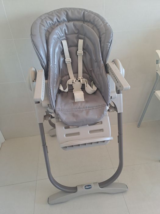 Esperguiçadeira e cadeira de papa chico