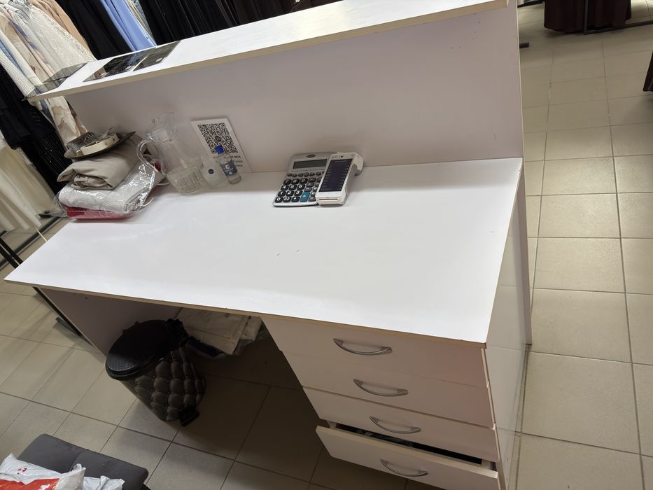 Продам стіл рецепшн для магазину