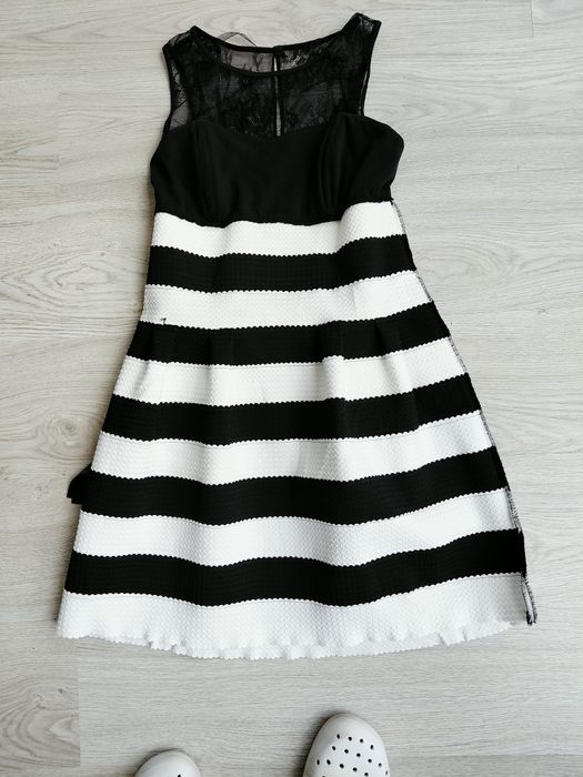 Conjunto vestido Guess e casaco Sinequanone