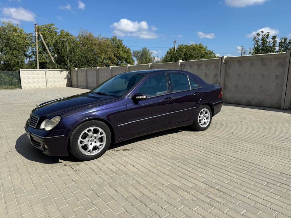 Mercedes C-Class 2.2 дизель АВТОМАТ 2000 год