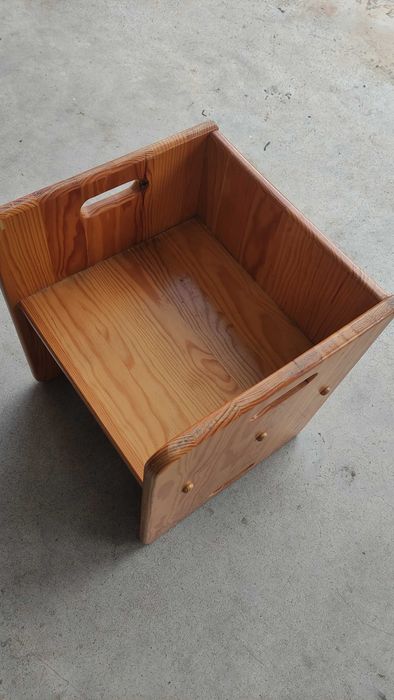 Cadeiras cubo Montessori em madeira