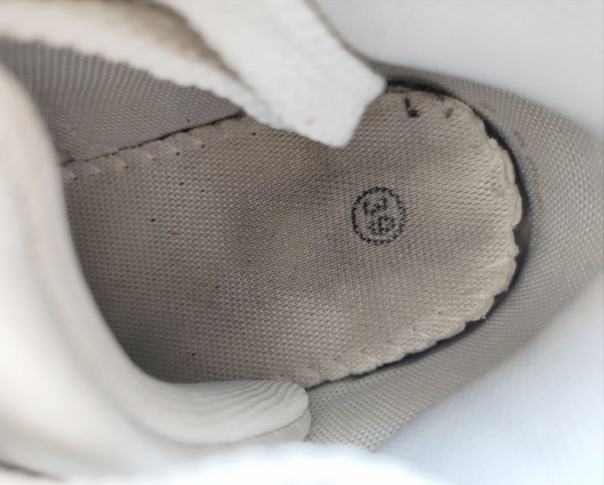 Białe wysokie buty