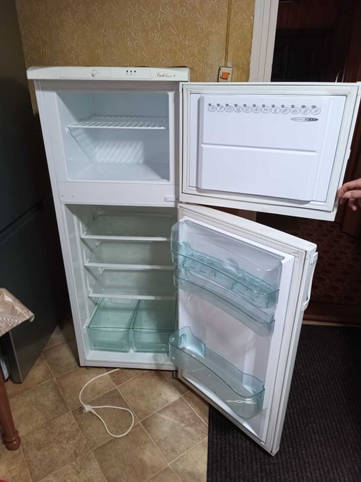 Lodówka "AMIKA" 145cm.