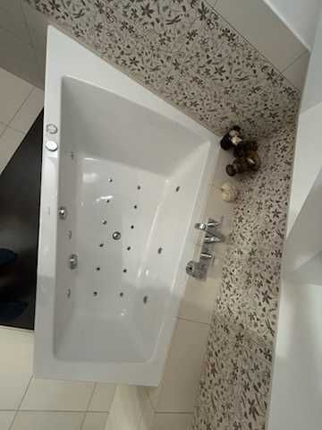 Wanna DURAVIT z hydromasażem i obudową ciemny brąz