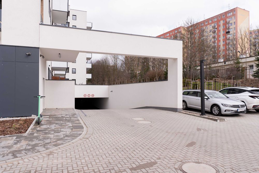 Do wynajęcia miejsce postojowe w garażu