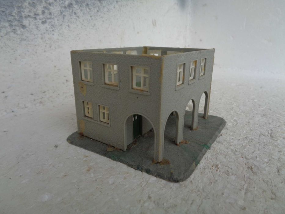 1:87 BRICOLAR edificio com falhas ver fotos