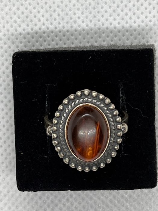 Pierścionki z bursztynem