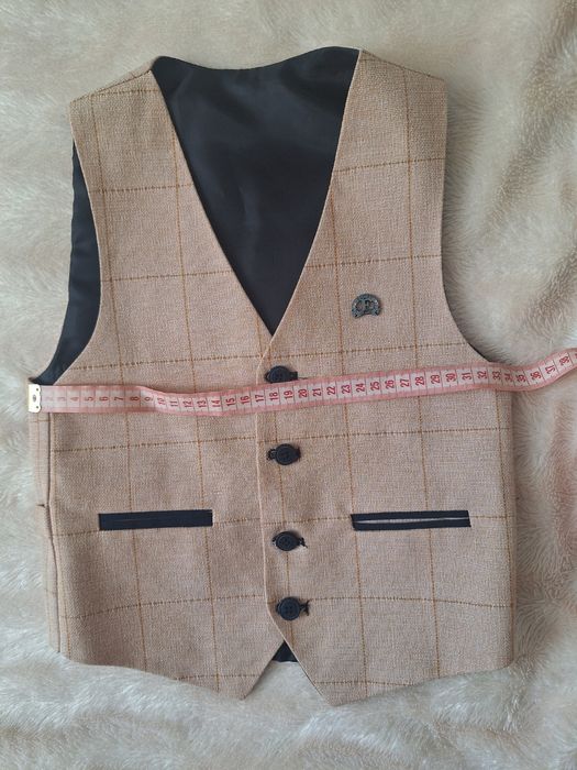 Жилетка в клітинку на хлопчика