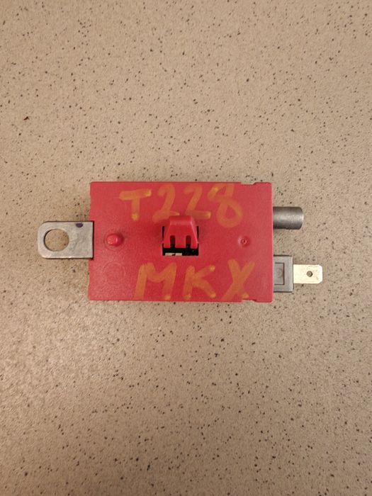 Усилитель антенны FM AM P30761698 7CP1-18C847-EA Ford, Lincoln, volvo