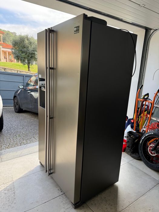 Frigorífico americano Samsung com dispensador de gelo e água