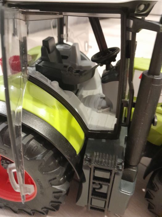 Bruder ciągnik traktor Claas Axion 950