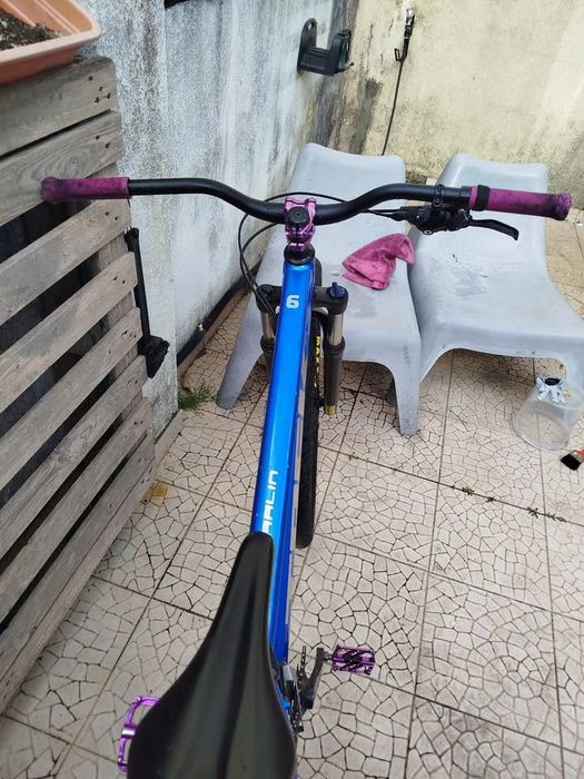 Trek Marlin 6 (Tamanho M/L) – Muito Estimada + Extras (Maxxis Hookworm)