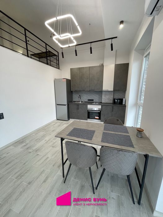 Продам стильную, двухуровневую квартиру в центре города