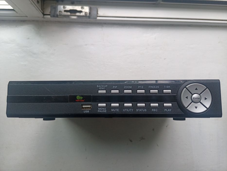 Продам набор видео регистратор ПАРТИЗАН с пультом и 4 шт купальные кам