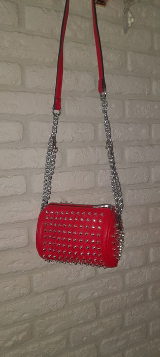 Маленька червона сумочка