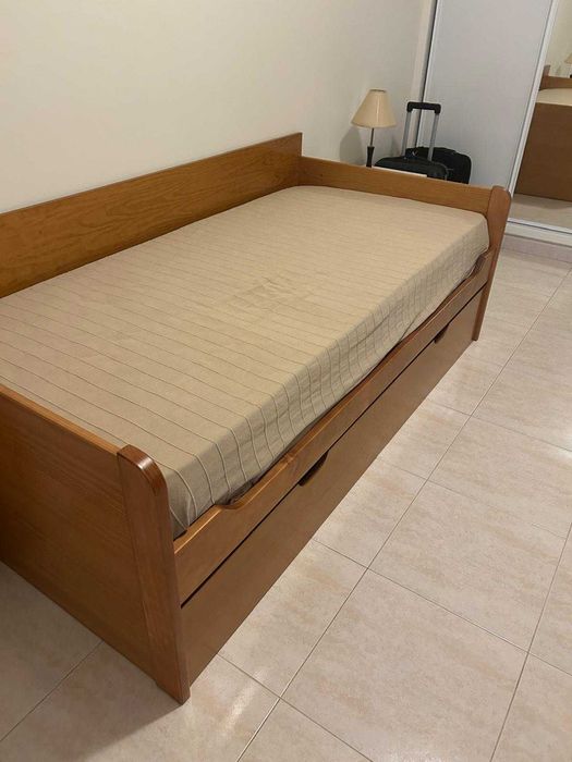 Vende-se cama dupla sem colchões