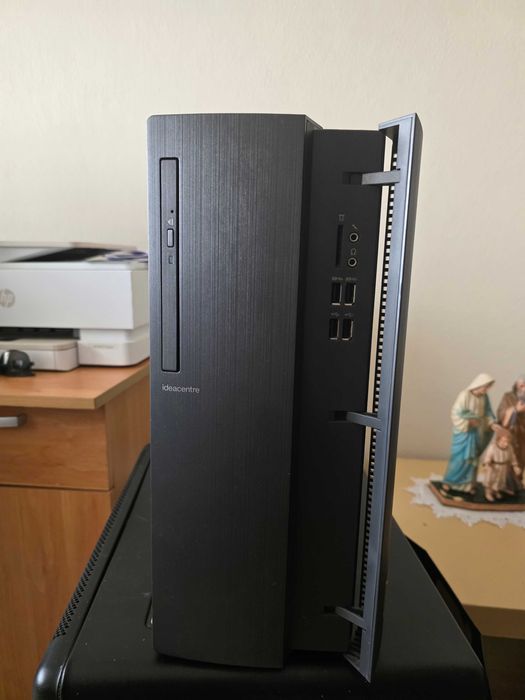 Desktop Lenovo com ecrã