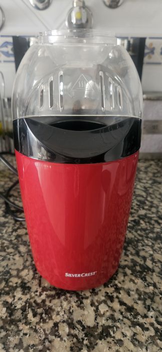 Máquina de fazer pipocas da marca SilverCrest, modelo SPCM 1200 C1