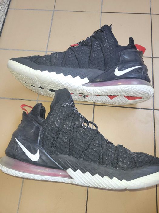 Sapatilhas basket Nike Lebron James 18