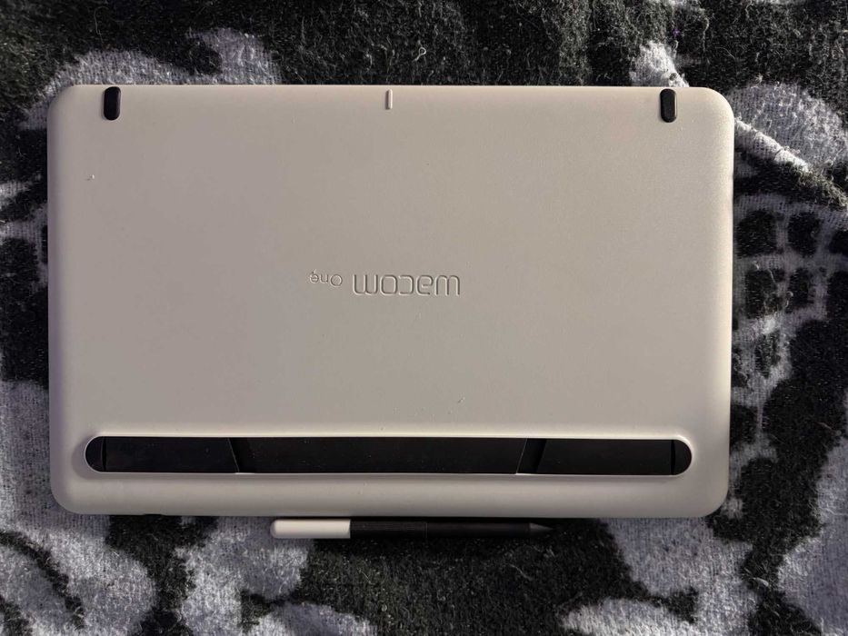 Tablet Gráfico Wacom One 13 (DTC133) – Como Novo