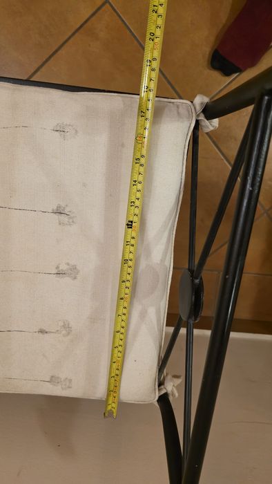 Banco com almofada em ferro