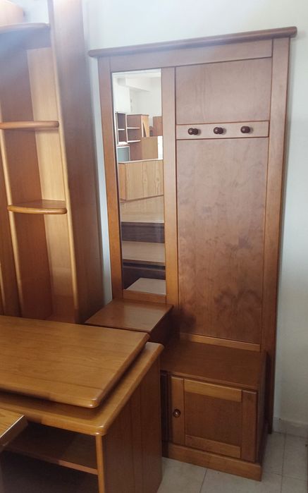 Liquidação de móveis de grande qualidade tudo em madeiras maciças