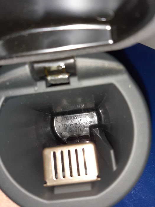 Honda Civic VIII Hybrid 07-10 Cinzeiro 77700-SNA-K000