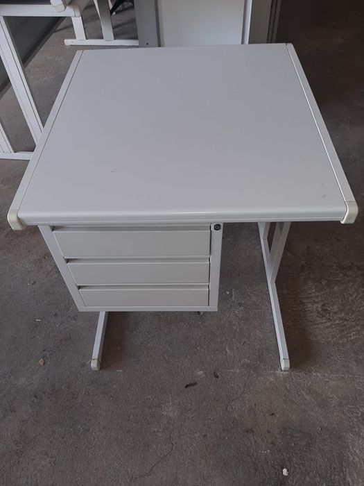 Secretaries64586004696579123