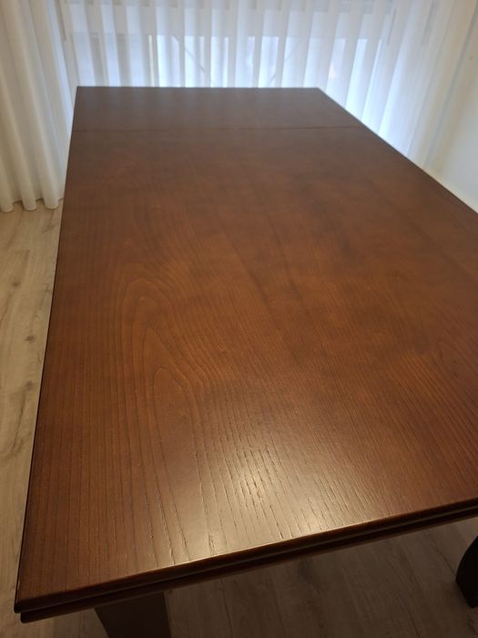 Mesa de sala com aparador