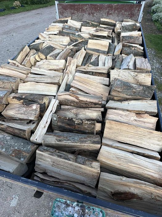 UKŁADANE SUCHE DREWNO opałowe kominkowe