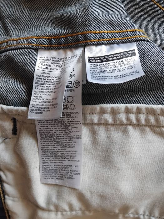 Продам джинсову куртку Levi's б/у