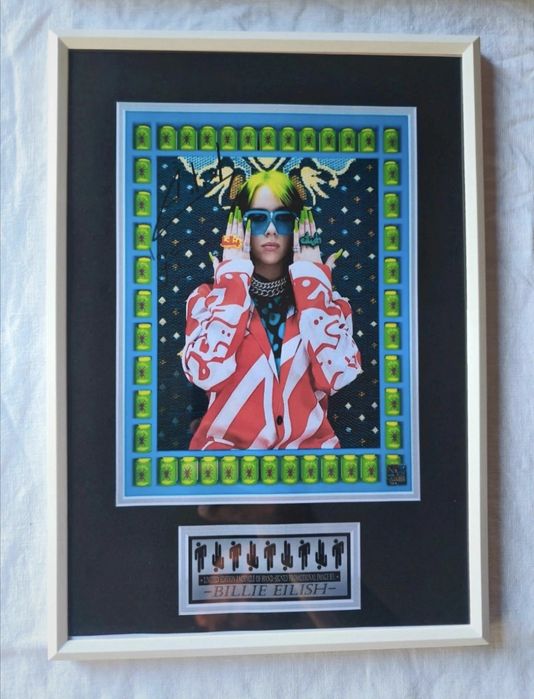 Moldura Singer Billie Eilish com Autógrafo (A4)