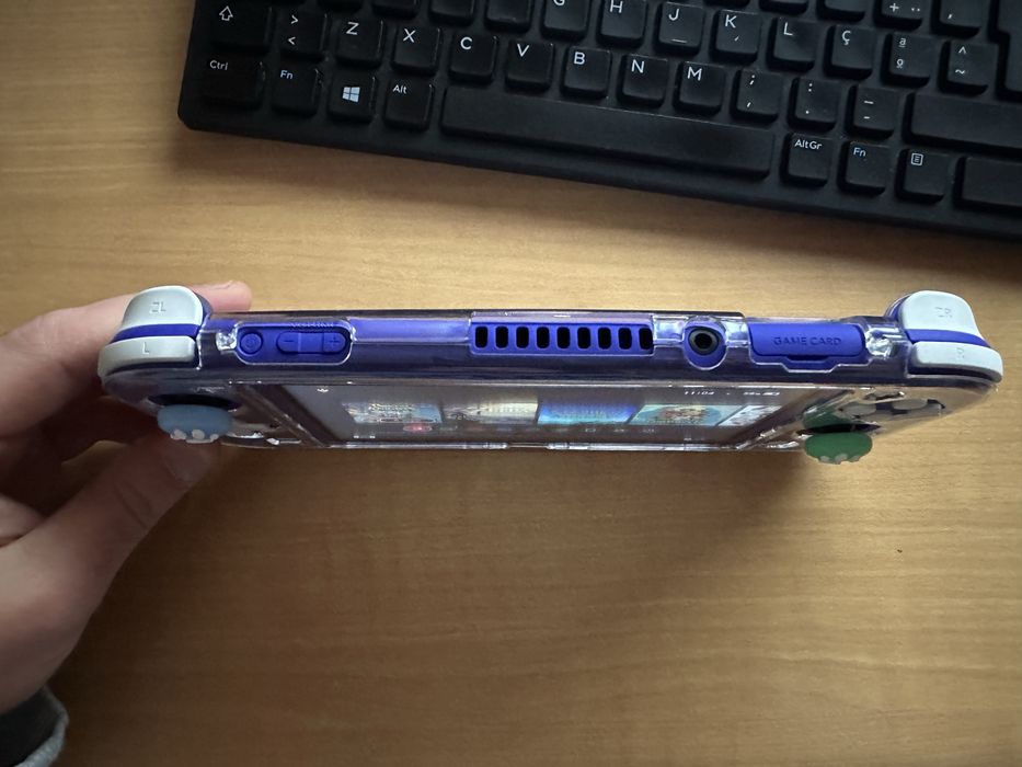 Nintendo Switch Lite + 2 jogos e extras