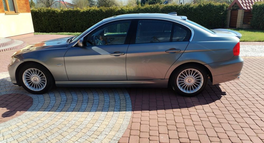 BMW 328i  R6 - cylindrów LPG