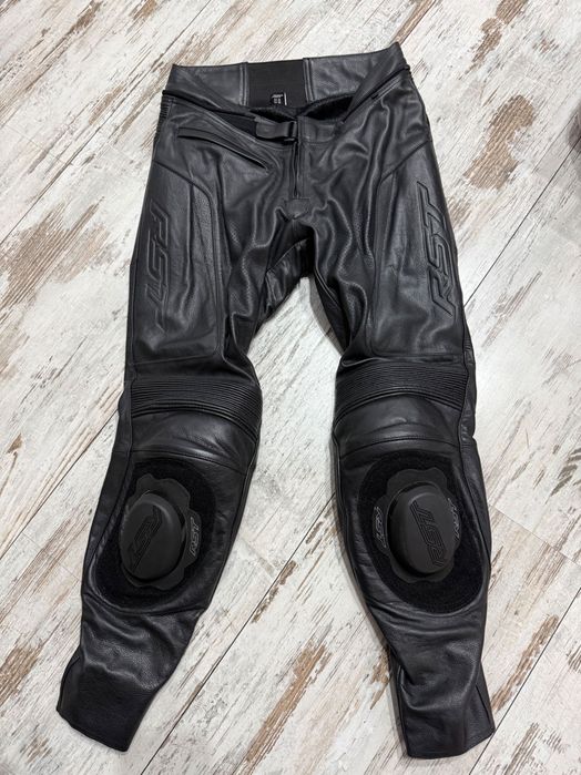 Spodnie skórzane męskie marki RST na motor