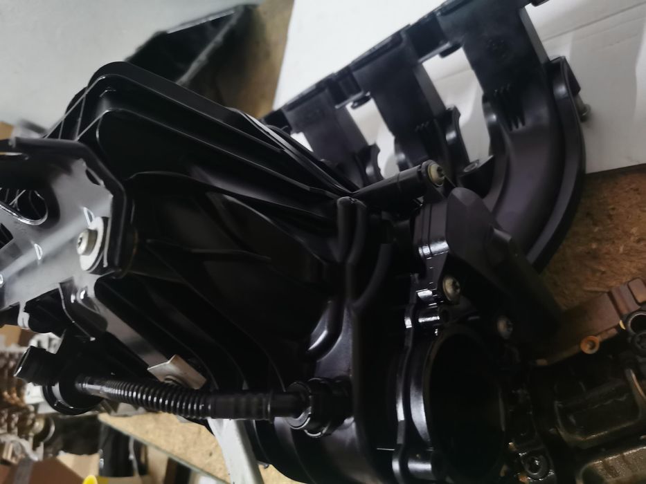 Kolektor ssący bmw x1 e84 lci 20B 150km 7560234
