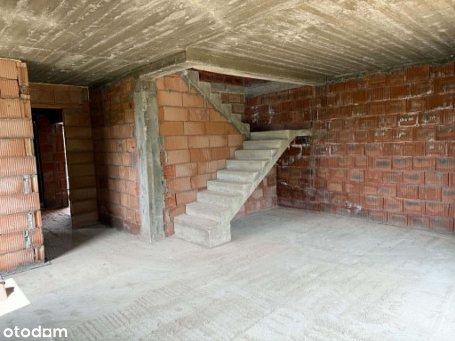 Nowoczesny dom w zabudowie bliźniaczej – 167 m² z garażem i poddaszem.