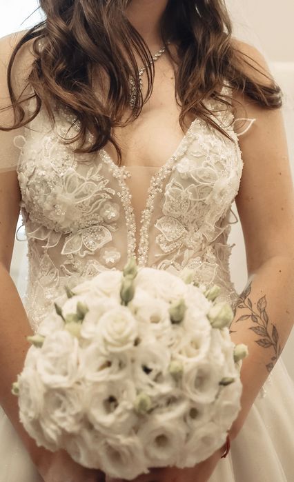 bardzo piękna suknia ślubna