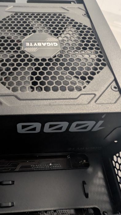 Zasilacz Gigabyte 1000W - modularny