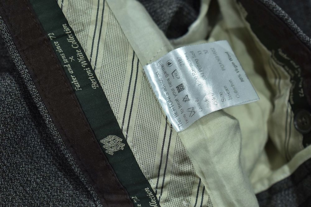 Bertoni White Wełniany Garnitur Brązowy 48
