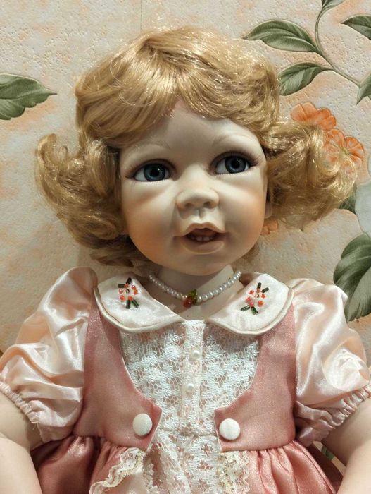 Фарфоровая кукла Anеliе от Oncrown Collection