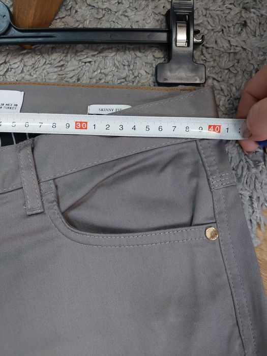 Nowe materiałowe spodnie damskie Zara rozm M