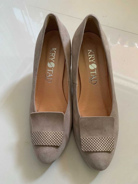 Buty damskie Krystad na obcasie - rozmiar 39 - stan bardzo dobry