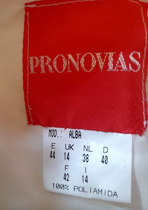 Vestido de noiva em renda e tule e estilo bailarina - Branco