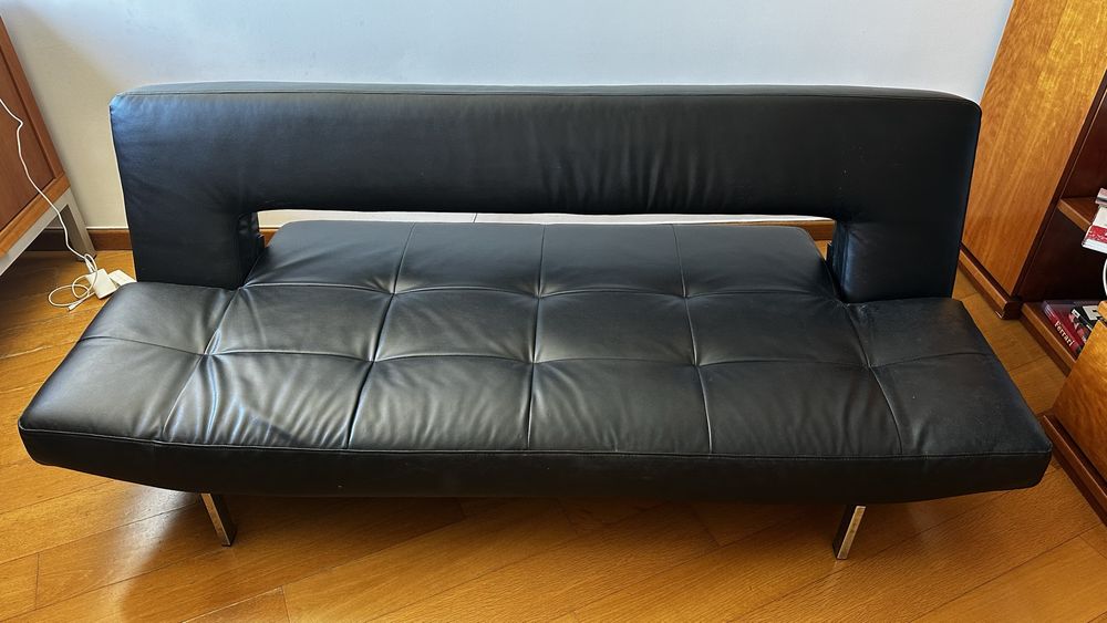 Sofá-Cama Preto em Pele