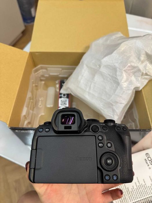 Canon EOS R6 Mark II У наявності