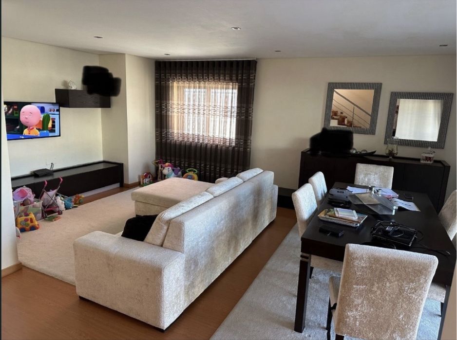 Mobilia como nova, completa de moradia T3, cor Wengué carvalho escuro