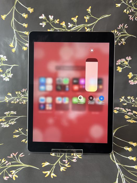 ipad pro 9,7 - купити планшети - Ціна на OLX.ua