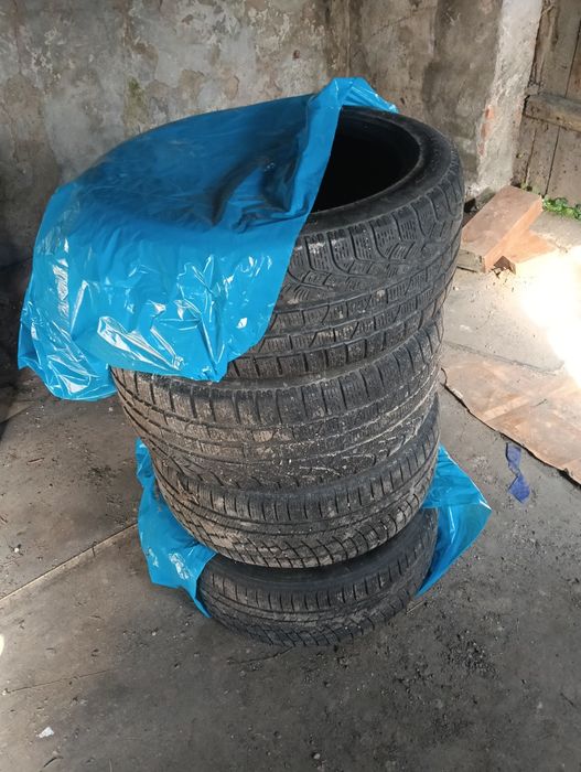 Opony zimowe  R17 235/45 Pirelli