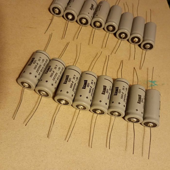Kondensator osiowy Elwa 1000uF 25V 17 szt.